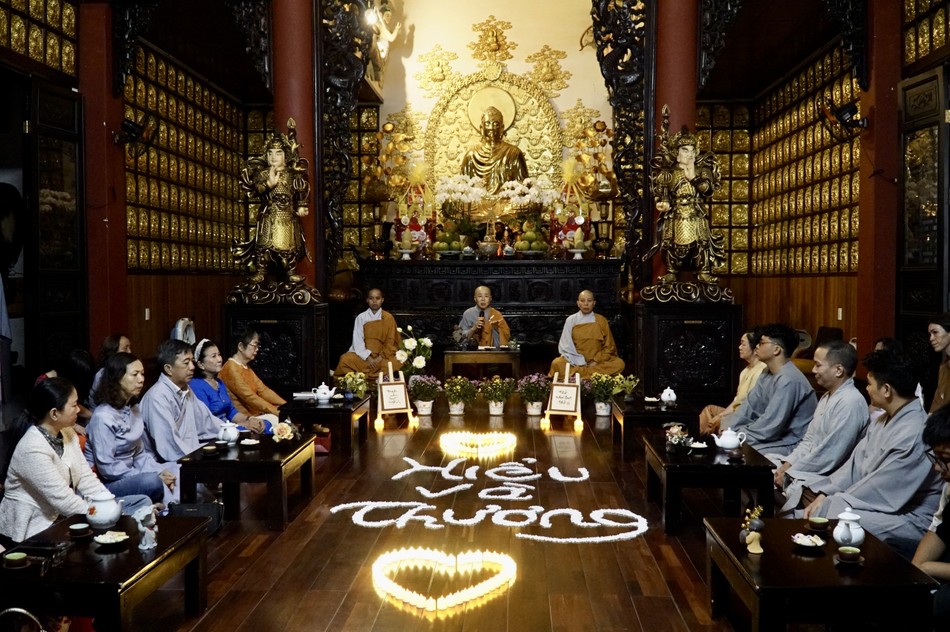 Phút giây hạnh phúc trong ngày mùng 3 Tết của người Phật tử, bên quý Sư và bạn đạo