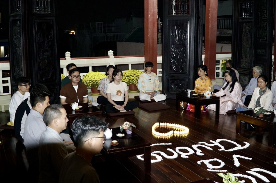 Thiền tọa nhìn lại bản thân mình trong chánh niệm