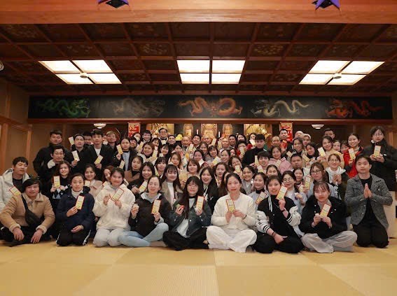 Hình ảnh dễ dàng bắt gặp ở chùa Đại Ân khi xuân đến Tết về