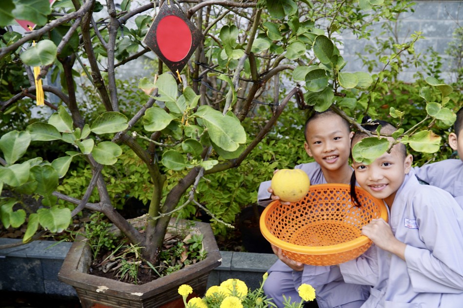 Niềm hạnh phúc và bình an của các chú tiểu khi được sống trong tình yêu thương nơi cửa thiền Niềm hạnh phúc và bình an của các chú tiểu khi được sống trong tình yêu thương nơi cửa thiền