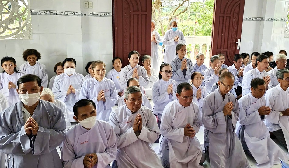 Phật tử vân tập về tịnh xá Ngọc Lợi thành kính tưởng niệm Phật tử vân tập về tịnh xá Ngọc Lợi thành kính tưởng niệm