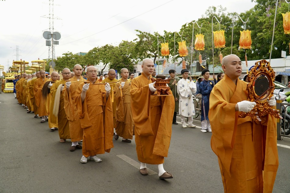 Lễ rước Phật không chỉ là nghi lễ mà là hành trình kết nối yêu thương, tỉnh thức trong đời sống hôm nay