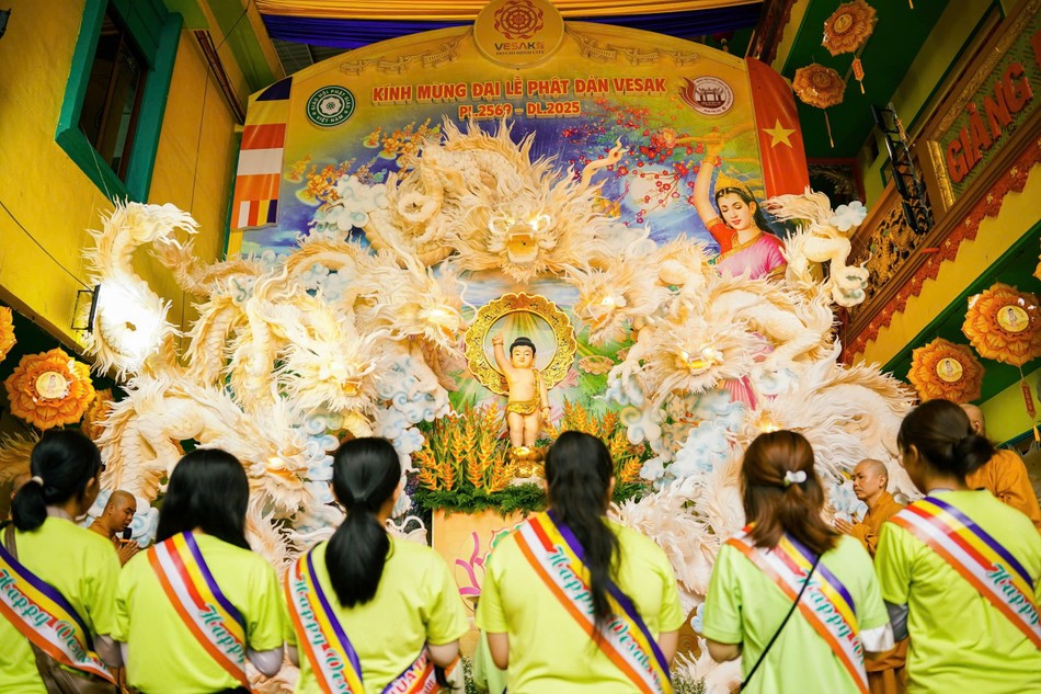 Ban Trị sự GHPGVN Q.6 tổ chức diễu hành xe hoa cho các bạn trẻ vào sáng mùng 7-4-Ất Tỵ (4-5-2025)