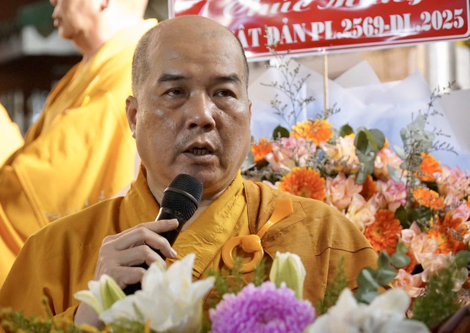 Thượng tọa Thích Truyền Cường đọc Diễn văn Phật đản của Trưởng lão Hòa thượng Chủ tịch Hội đồng Trị sự gửi đến toàn thể Tăng Ni, Phật tử