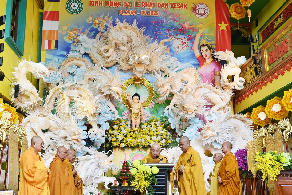 Trưởng lão Hòa thượng Thích Như Tín tuyên đọc Thông điệp Đại lễ Phật đản của Đức Pháp chủ GHPGVN Trưởng lão Hòa thượng Thích Như Tín tuyên đọc Thông điệp Đại lễ Phật đản của Đức Pháp chủ GHPGVN