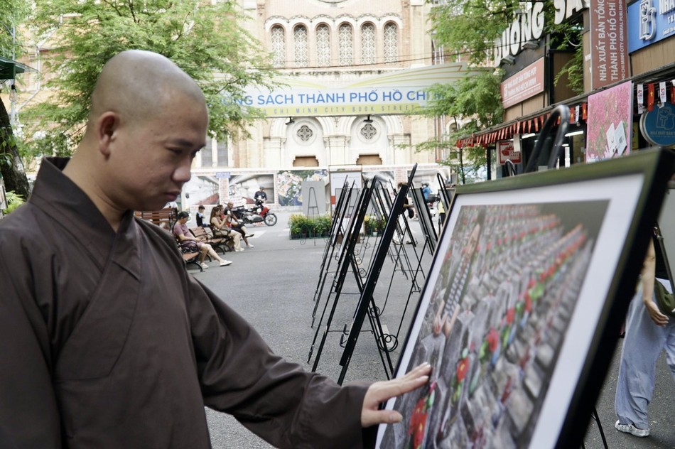 Thông điệp mạnh mẽ từ những bức ảnh với dòng chữ "Liệt sỹ chưa biết tên" Thông điệp mạnh mẽ từ những bức ảnh với dòng chữ "Liệt sỹ chưa biết tên"