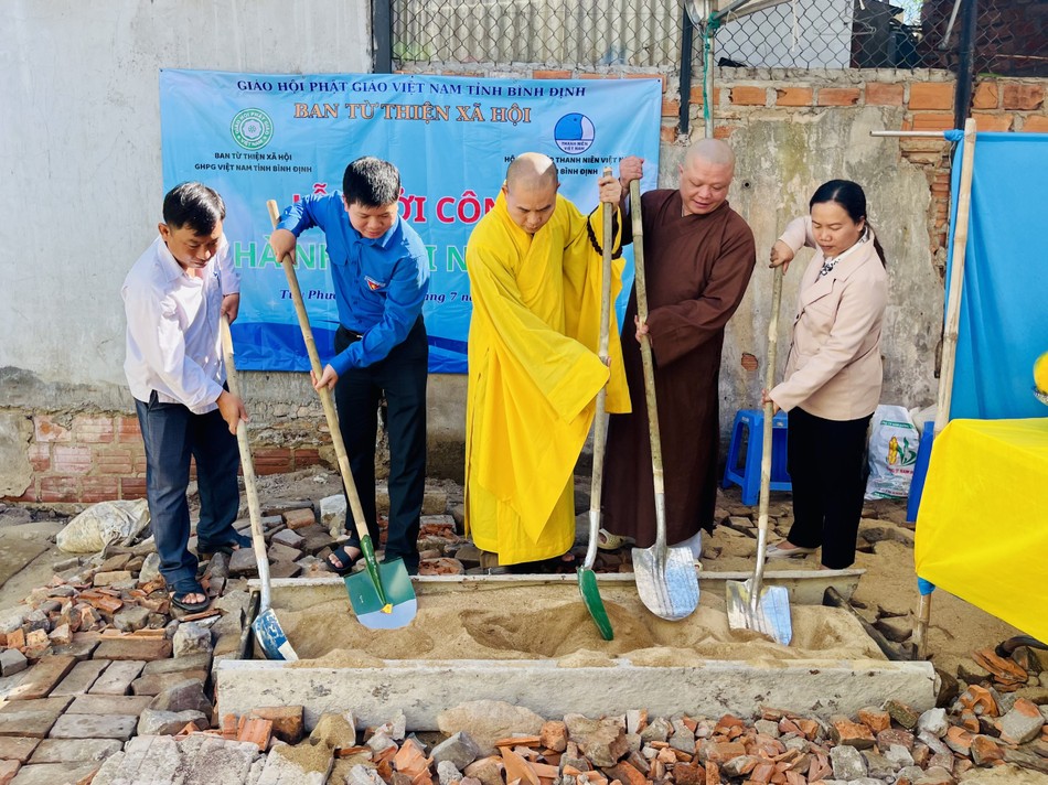 Khởi công xây dựng nhà Nhân ái Khởi công xây dựng nhà Nhân ái