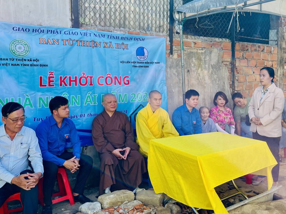 Bà Võ Hồng Thắm phát biểu tri ân Bà Võ Hồng Thắm phát biểu tri ân