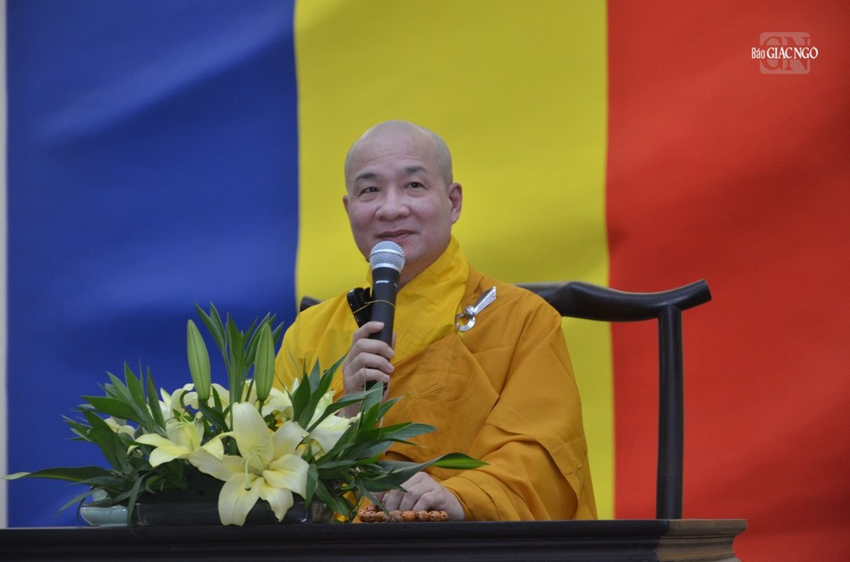 Đại đức Thích Trí Huệ chia sẻ thời pháp thoại