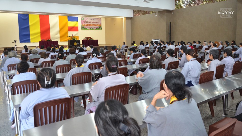 Hơn 250 Phật tử tham dự khóa tu Một ngày an lạc lần 7 tại chùa Phổ Quang