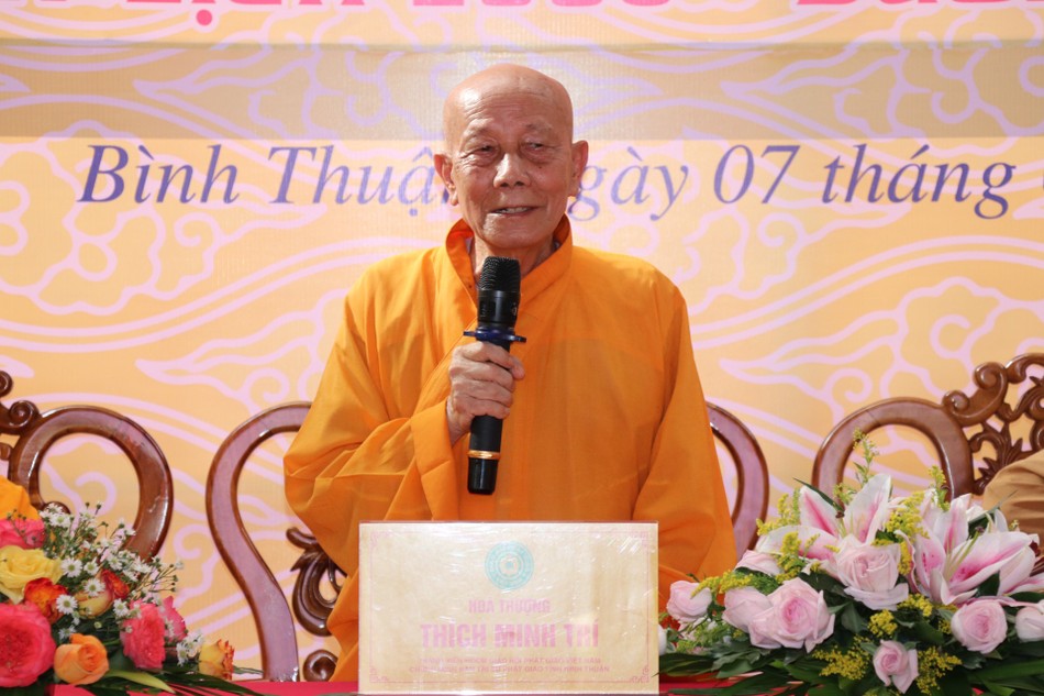 Trưởng lão Hoà thượng Thích Minh Trí ban đạo từ Trưởng lão Hoà thượng Thích Minh Trí ban đạo từ