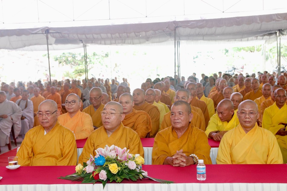 Chư tôn đức Tăng tham dự Chư tôn đức Tăng tham dự