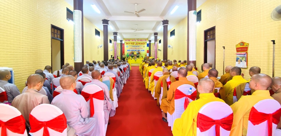 Gần 300 Tăng Ni tham dự Khóa bồi dưỡng trụ trì năm 2024 Gần 300 Tăng Ni tham dự Khóa bồi dưỡng trụ trì năm 2024