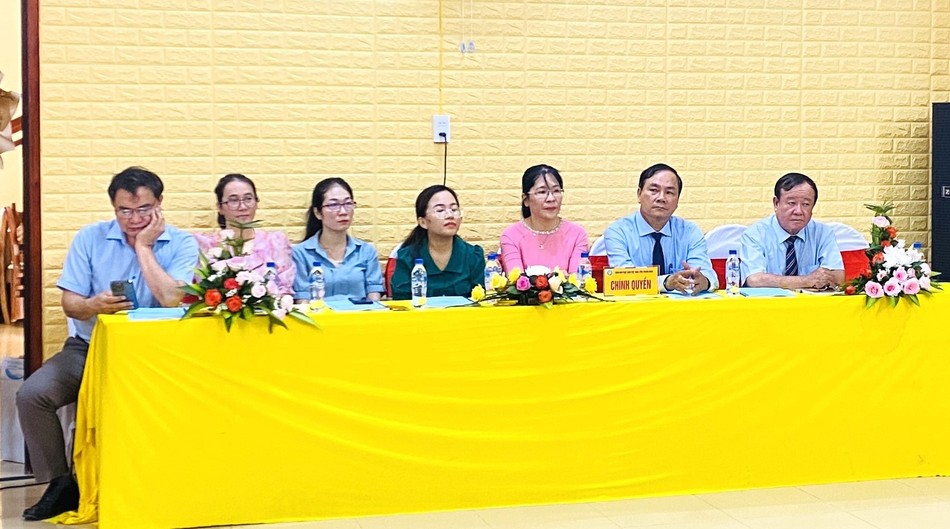 Lãnh đạo chính quyền địa phương tham dự Lãnh đạo chính quyền địa phương tham dự