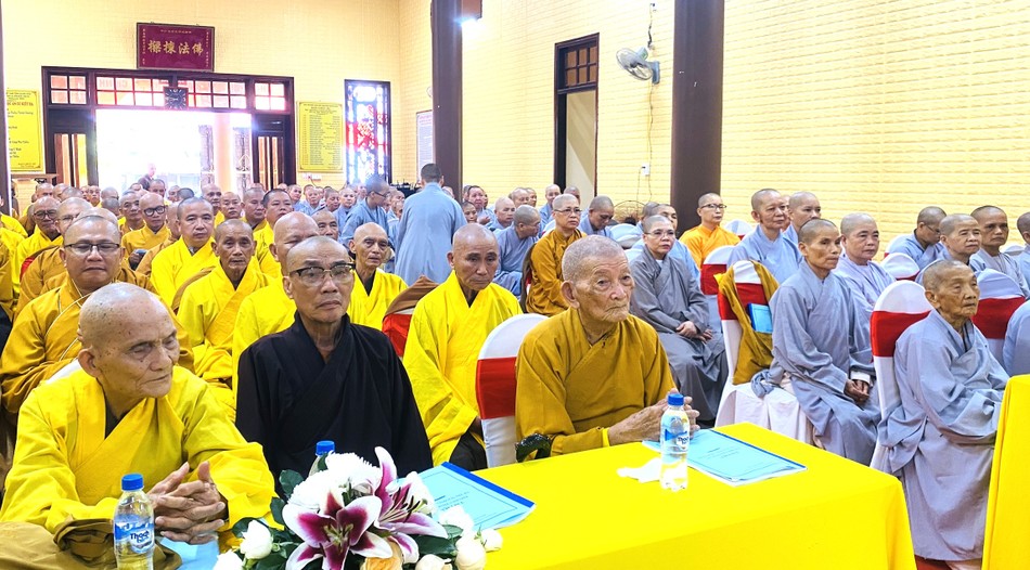 Chư tôn đức Tăng Ni tham dự Chư tôn đức Tăng Ni tham dự