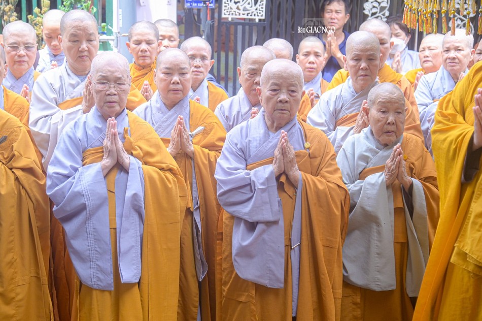 Chư Ni hộ niệm Chư Ni hộ niệm