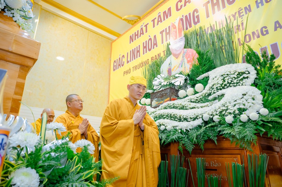 Hữu nhiễu kim quan