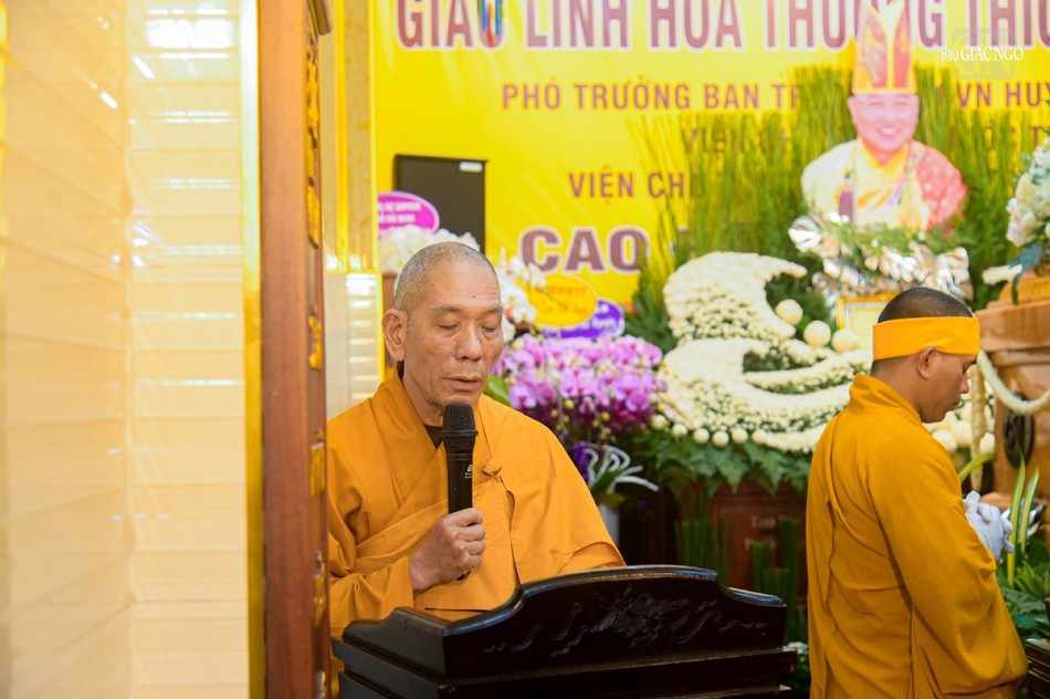 Thượng tọa Thích Giác Trí đọc tiểu sử Hòa thượng Thích Chơn Trí