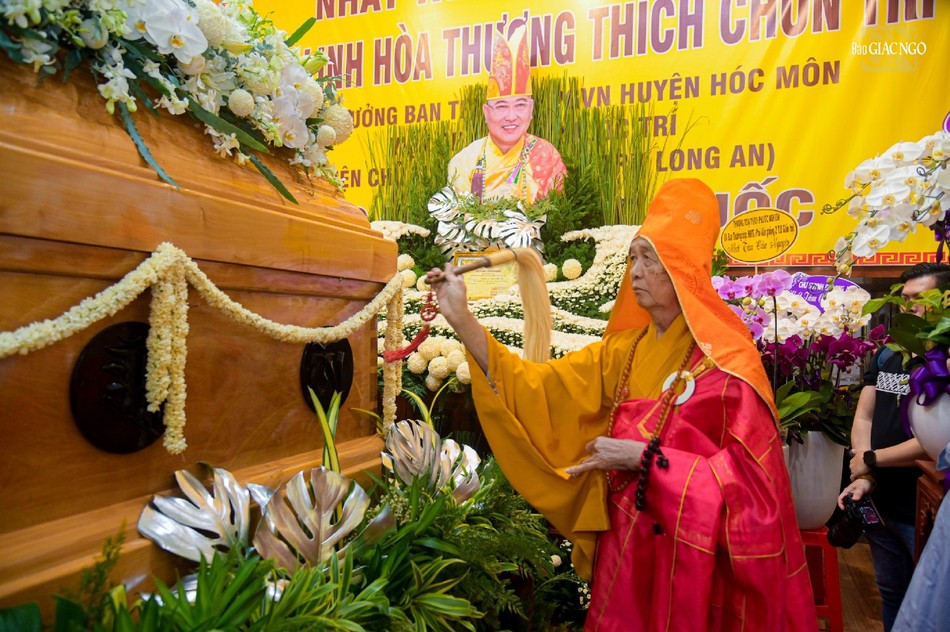 Hòa thượng Thích Thiện Tài tuyên pháp ngữ, phất trần