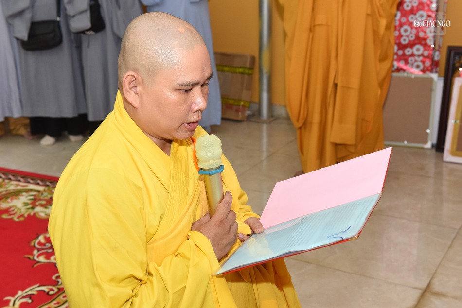 Đại đức Thích Đồng Nhất dâng lời phát nguyện