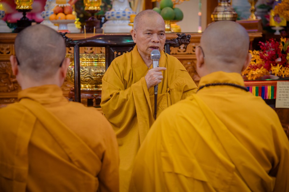 Hòa thượng Thích Thiện Minh sách tấn chư hành giả