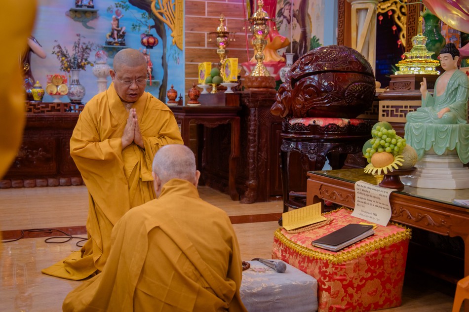 Hòa thượng Thích Thiện Minh và Thượng tọa Thích Minh Thanh đối thú Tự tứ