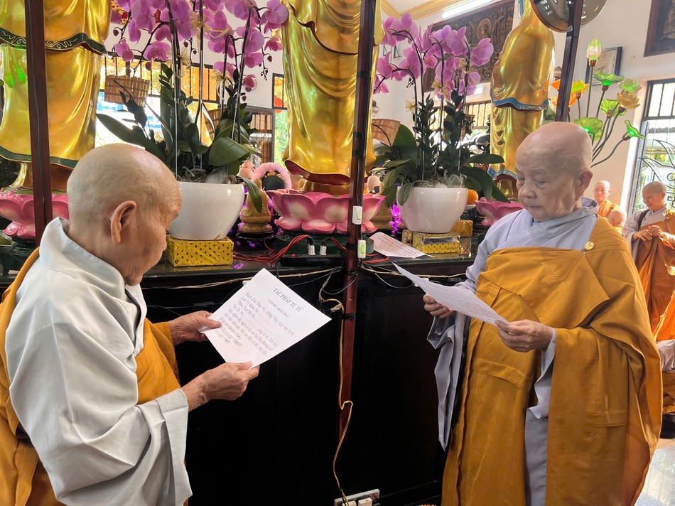 Nhị vị Ni tưởng đối thú Tự tứ