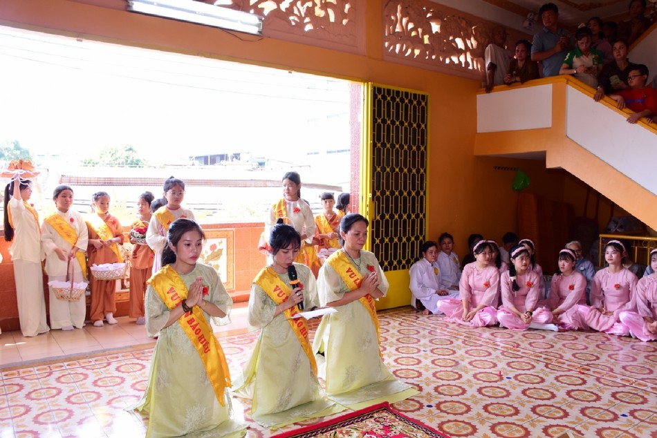 Phật tử dâng lời tác bạch Phật tử dâng lời tác bạch