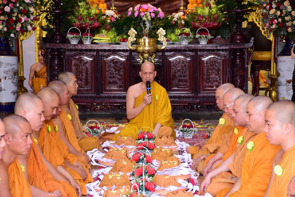 Thượng tọa Thích Giác Nhuận ban đạo từ Thượng tọa Thích Giác Nhuận ban đạo từ