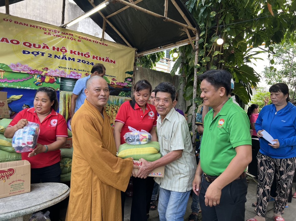 Chùa Từ Tân chia sẻ khó khăn với người dân Chùa Từ Tân chia sẻ khó khăn với người dân