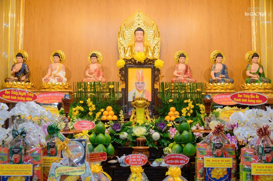 Giác linh đài Hòa thượng Thích Chơn Trí