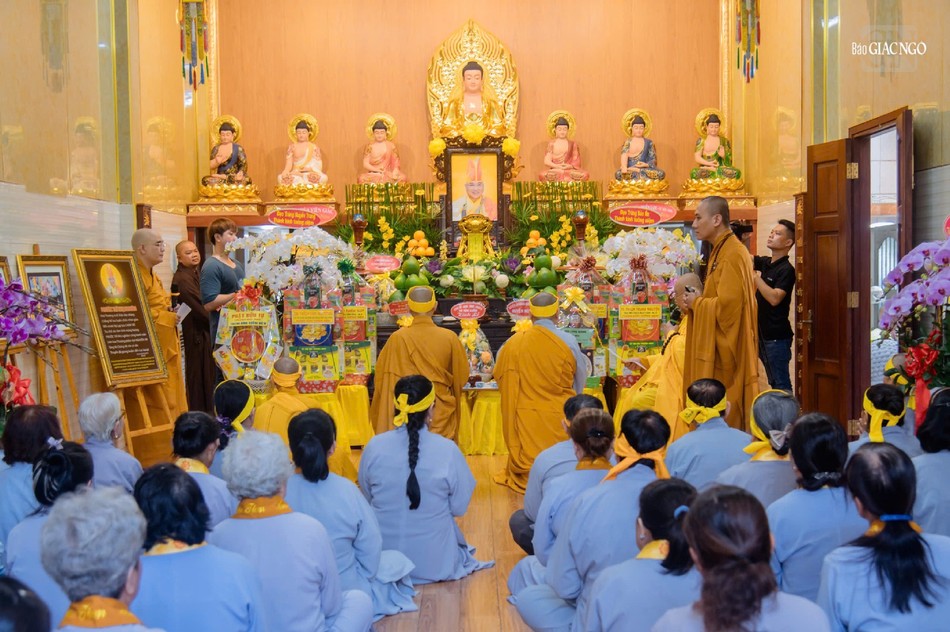 Khóa lễ cung tiến Giác linh