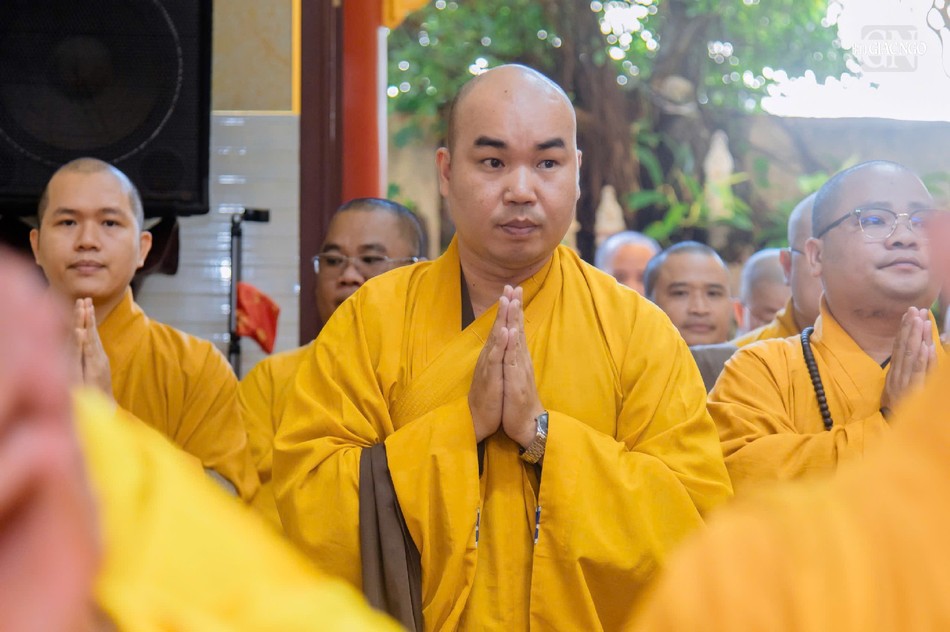 Thành kính tưởng niệm