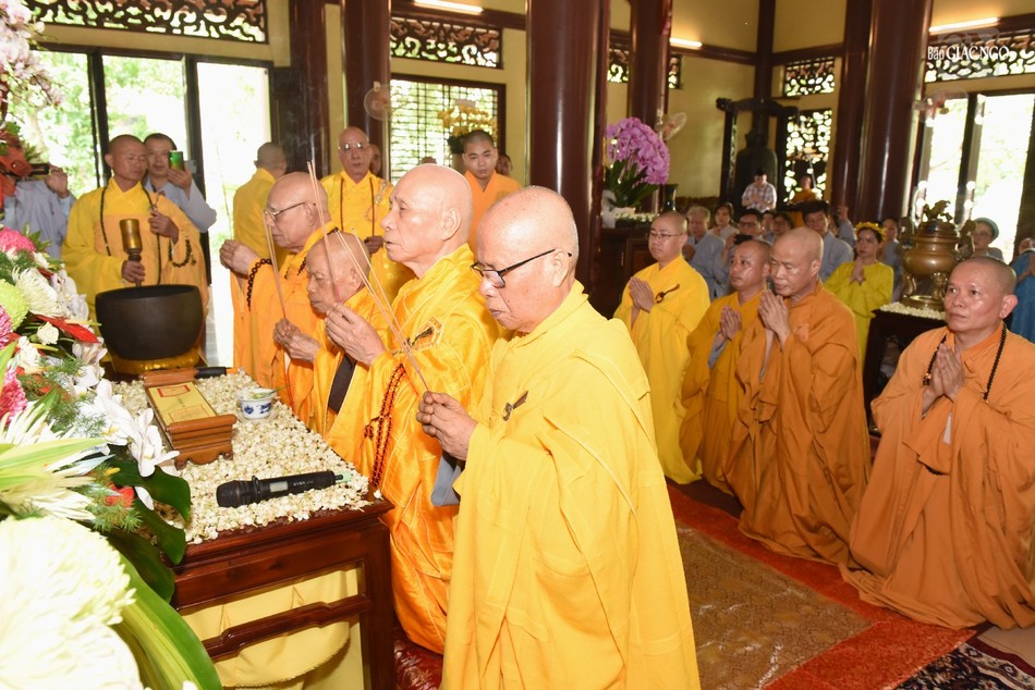 Chư tôn giáo phẩm niệm hương Chư tôn giáo phẩm niệm hương