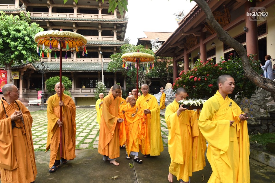 Cung nghinh chư tôn giáo phẩm quang lâm Cung nghinh chư tôn giáo phẩm quang lâm