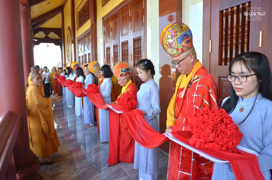 Cắt bằng khánh thành ngôi chánh điện Cắt bằng khánh thành ngôi chánh điện