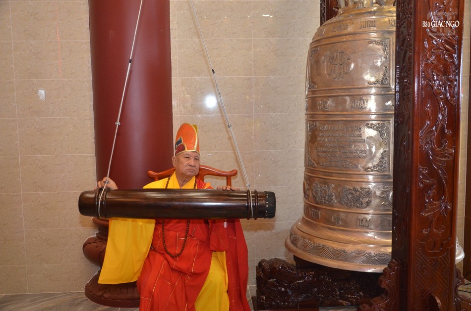 Khai đại hồng chung Khai đại hồng chung