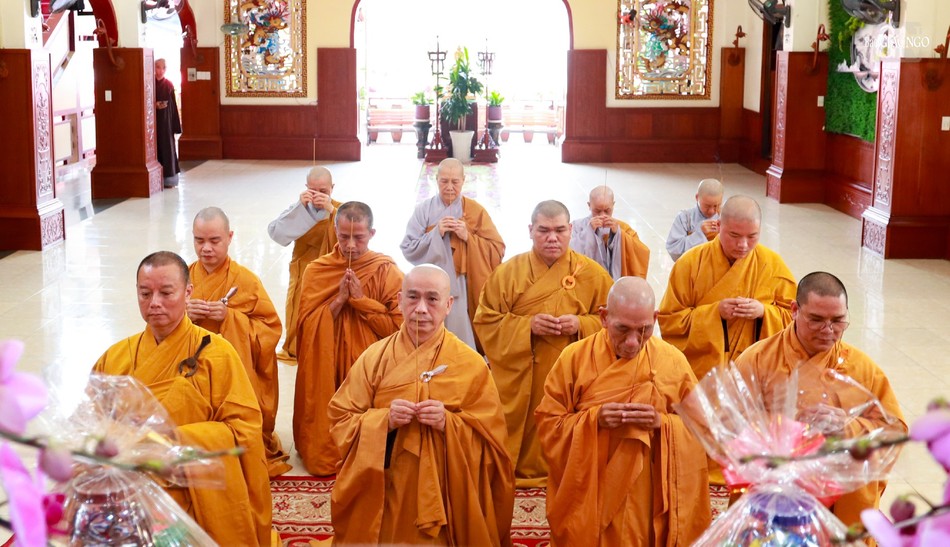 Chư tôn đức Thường trực Ban Trị sự GHPGVN Q.Bình Thạnh, Q.Gò Vấp thành kính tưởng niệm Chư tôn đức Thường trực Ban Trị sự GHPGVN Q.Bình Thạnh, Q.Gò Vấp thành kính tưởng niệm