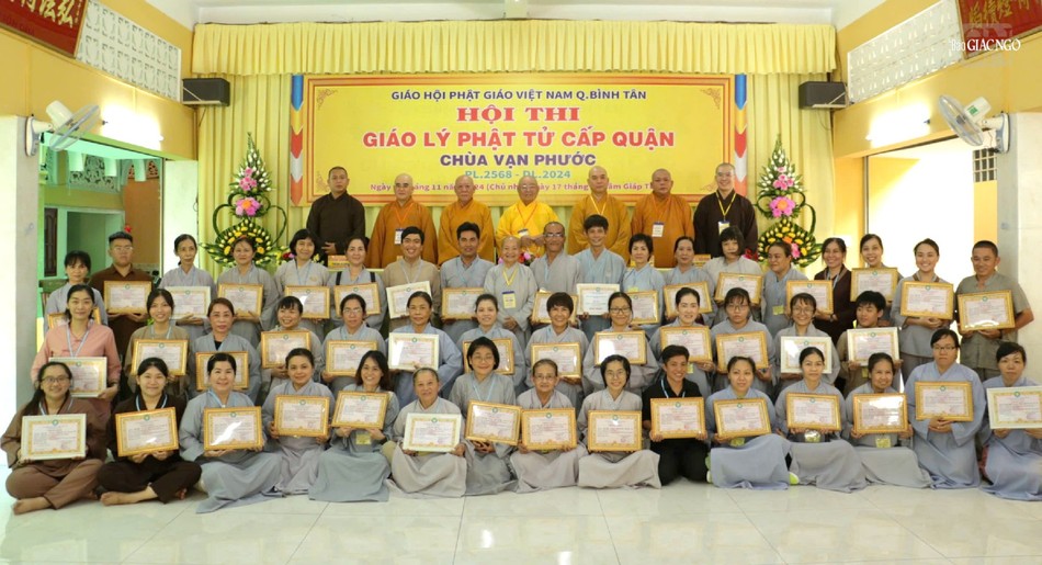 Ban Trị sự Phật giáo Q.Bình Tân trao Giấy chứng nhận đến các Phật tử tham gia Hội thi giáo lý cấp quận năm 2024 Ban Trị sự Phật giáo Q.Bình Tân trao Giấy chứng nhận đến các Phật tử tham gia Hội thi giáo lý cấp quận năm 2024