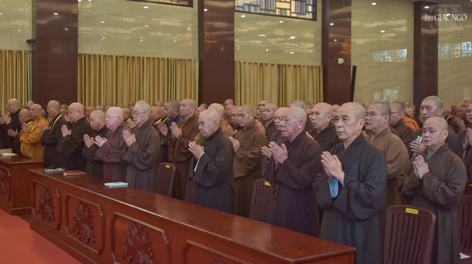 Chư vị giáo phẩm tham dự nghe thuyết trình và vấn đáp về Giới luật Phật giáo