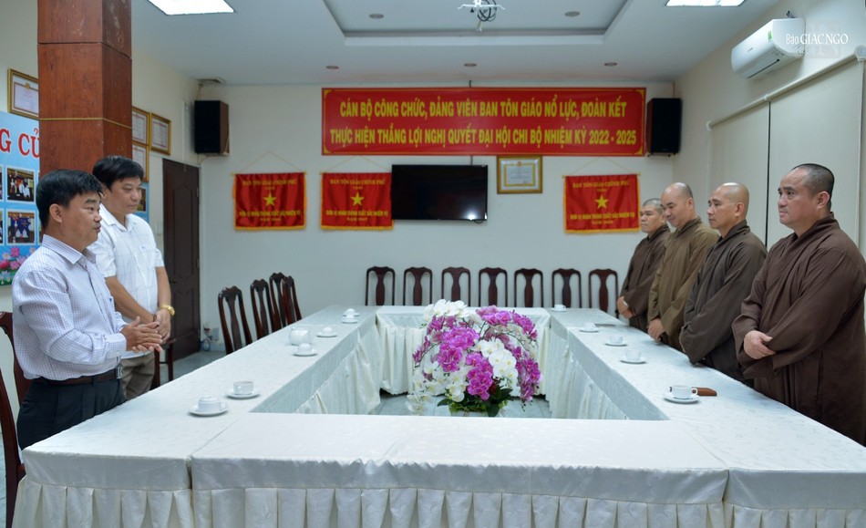 Ông Nguyễn Văn Lượng tri ân phái đoàn Báo Giác Ngộ Ông Nguyễn Văn Lượng tri ân phái đoàn Báo Giác Ngộ