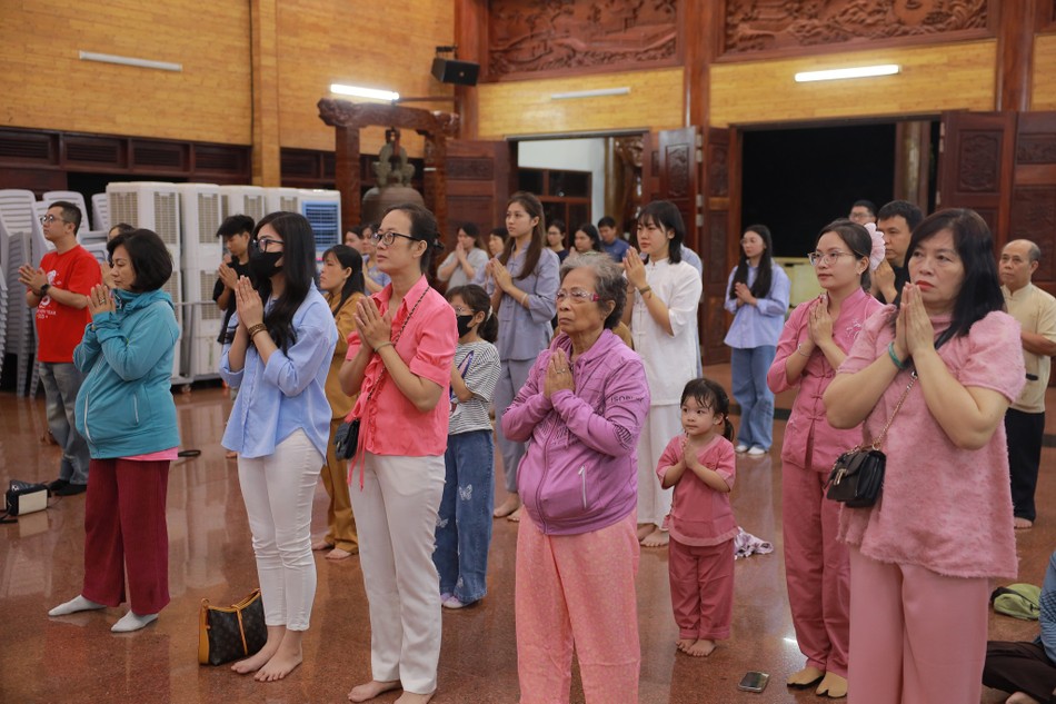 Người dân đến chùa Diệu Pháp (Q.Bình Thạnh) lễ Phật Người dân đến chùa Diệu Pháp (Q.Bình Thạnh) lễ Phật