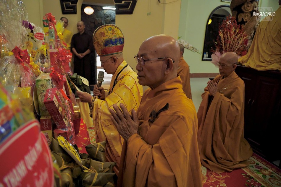 Cung tiến Giác linh Hòa thượng Thích Thông Bửu Cung tiến Giác linh Hòa thượng Thích Thông Bửu