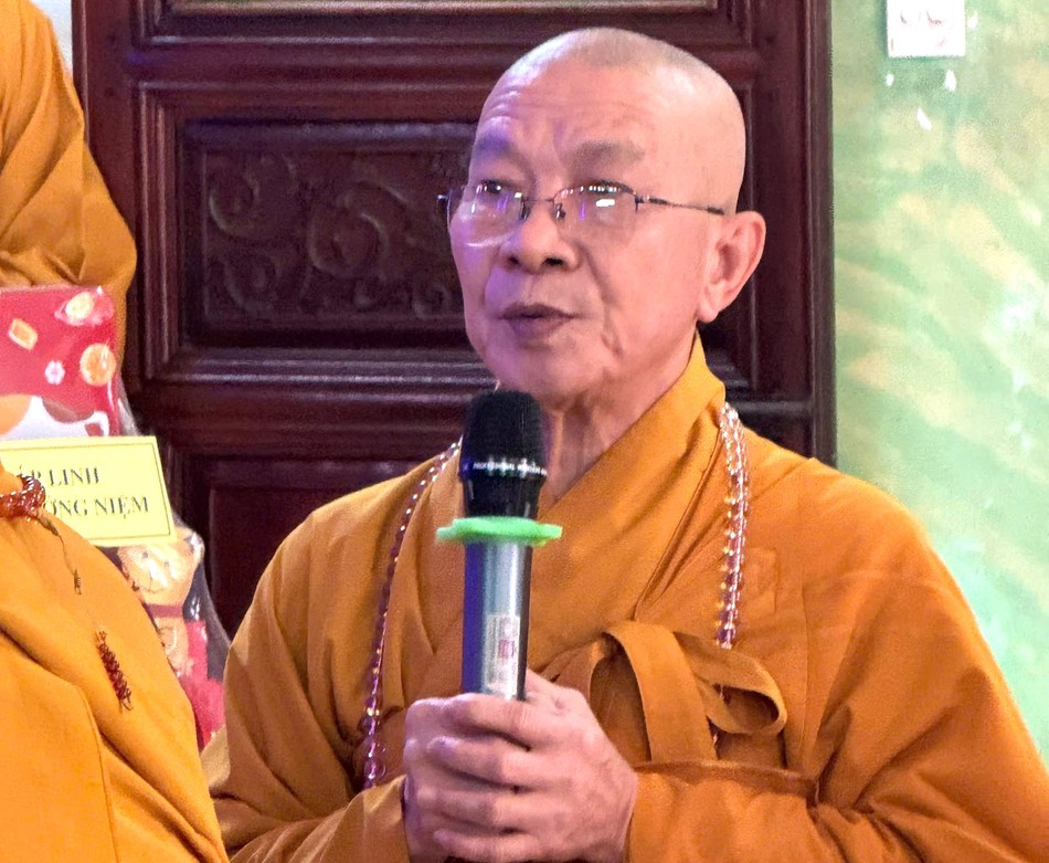 Thượng tọa Thích Quảng Hòa phát biểu tri ân