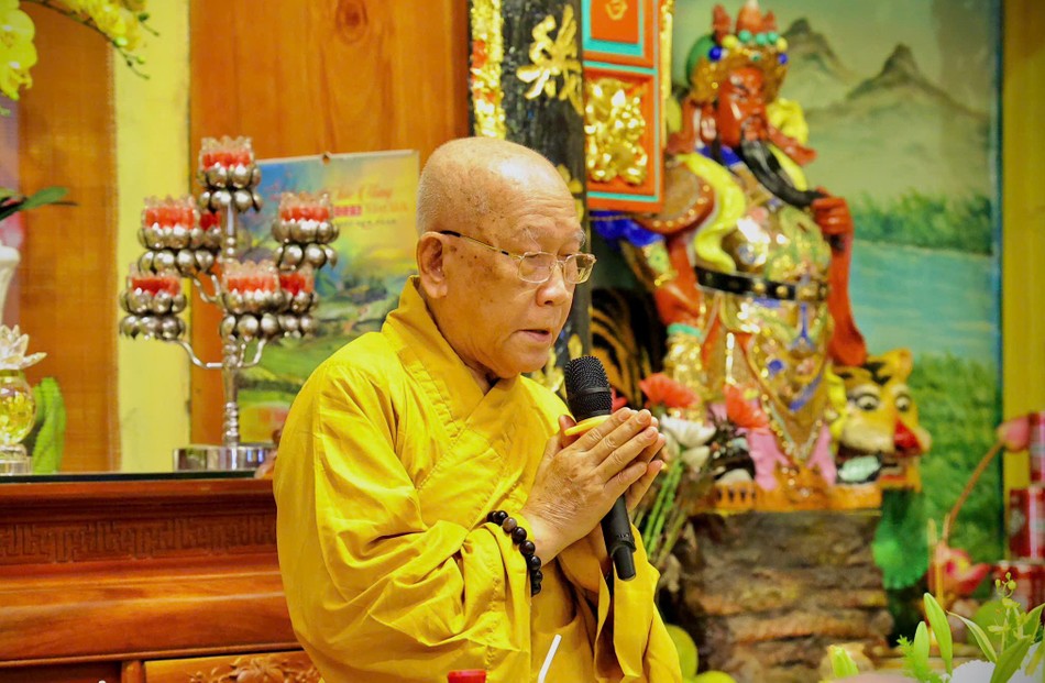 Trưởng lão Hòa thượng Thích Như Niệm ban đạo từ