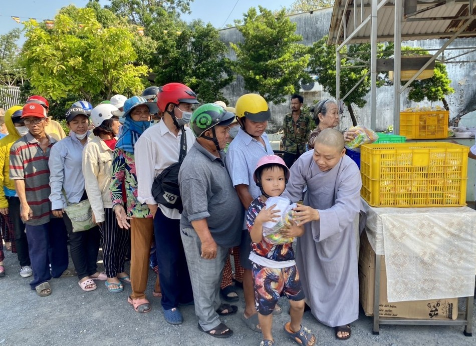 Chia sẻ yêu thương Chia sẻ yêu thương