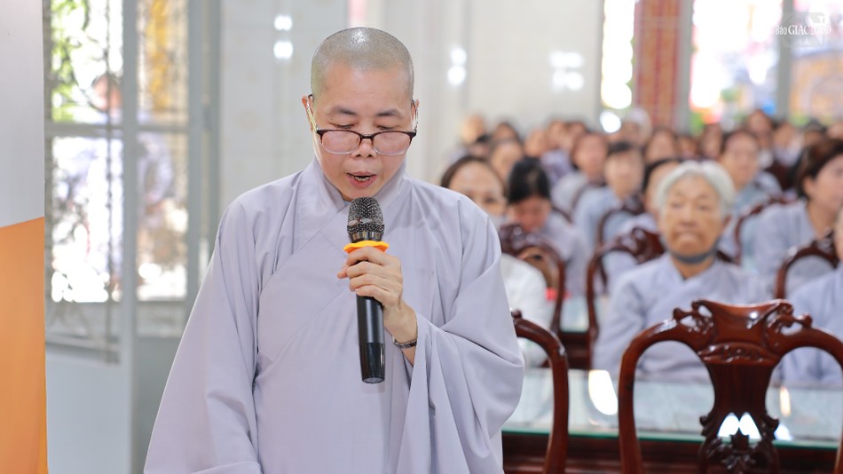 Ni sư Thích nữ Như Thảo báo cáo tình hình sinh hoạt tu học của đạo tràng Phật tử tại chùa Dược Sư Ni sư Thích nữ Như Thảo báo cáo tình hình sinh hoạt tu học của đạo tràng Phật tử tại chùa Dược Sư