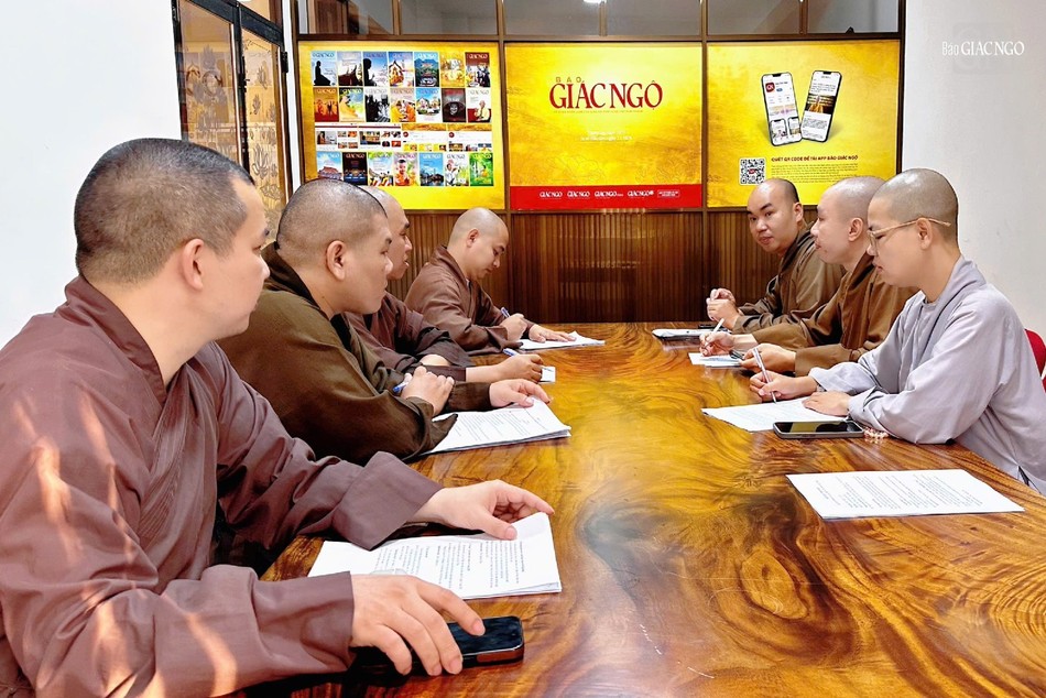 Đại đức Thích Quảng Hậu đúc kết buổi họp