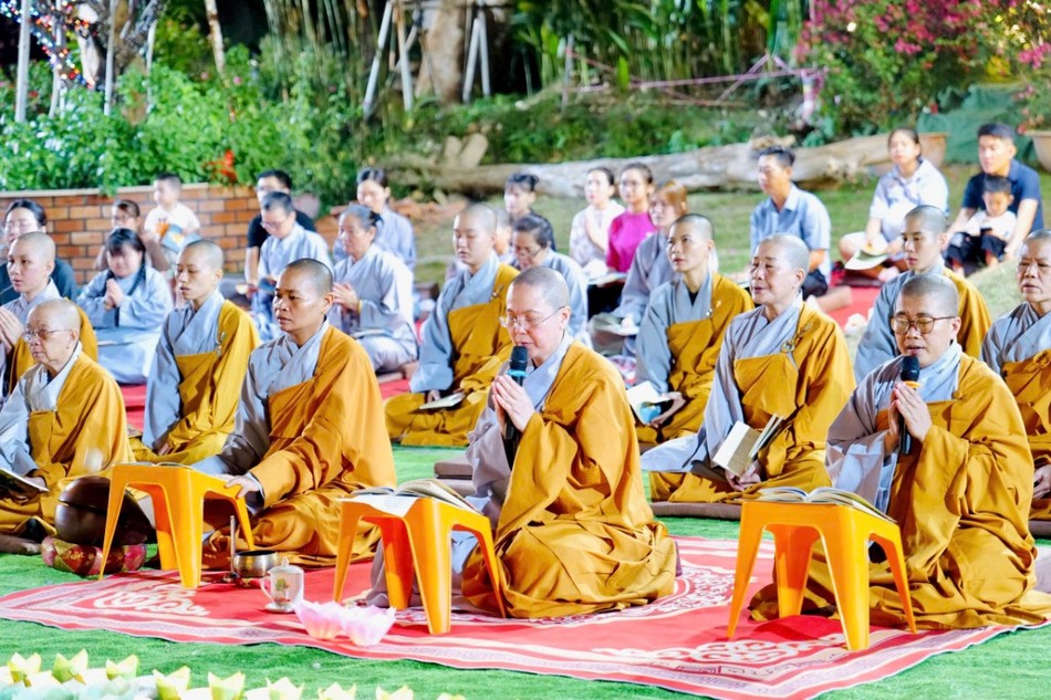 Đại chúng đồng tụng thời kinh Phổ môn