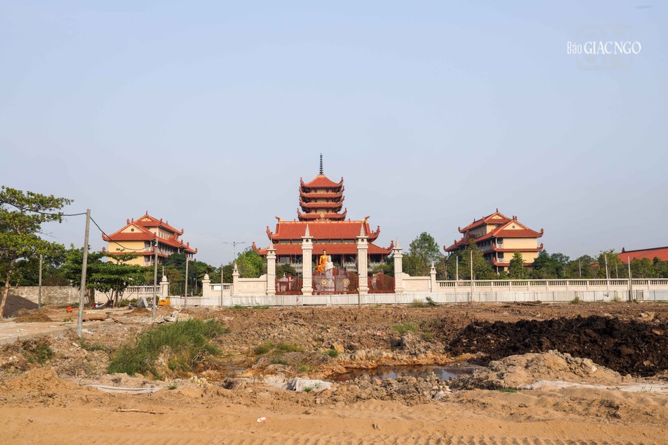 Mặt bằng trước chùa Thanh Tâm đang được cải tạo